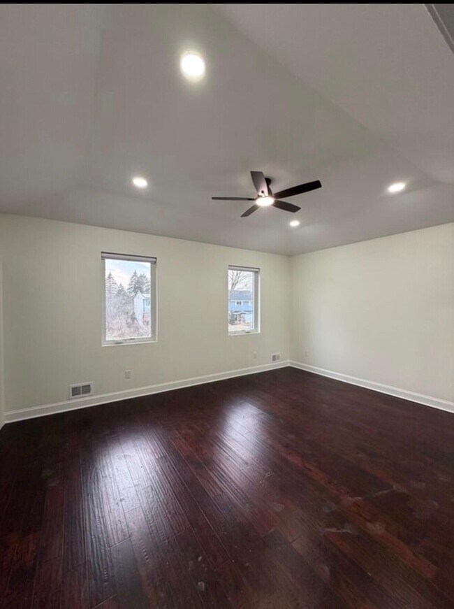 Building Photo - 3455 La Salle Dr