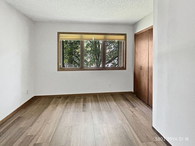 Building Photo - 5801 W 99th St