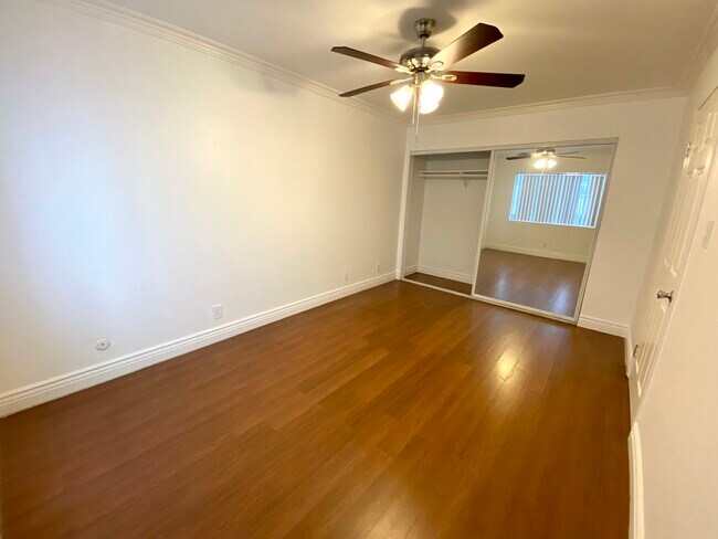 Building Photo - 4069 Oakwood Ave