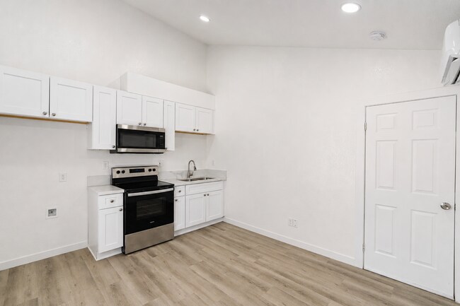 Building Photo - 12549 Lasselle St