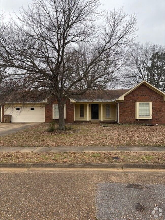 Building Photo - Spacious 3 Bedroom/2 Bath Home off of Winc...