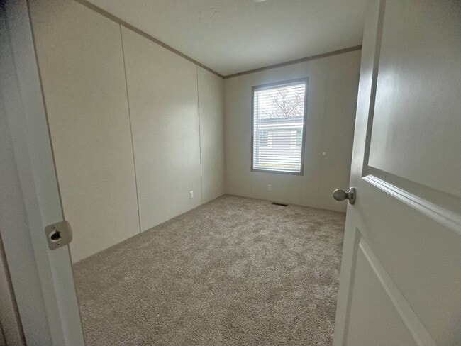 Building Photo - 14876 Washington Rd