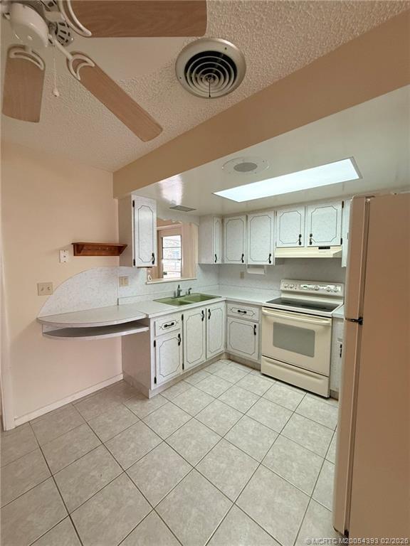 Building Photo - 2417 NW Holiday Ct