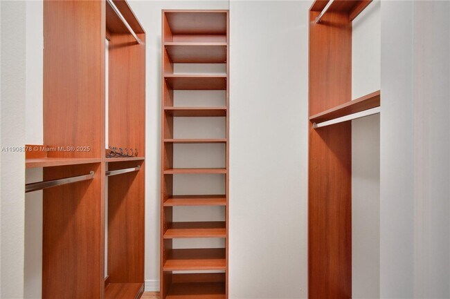 Building Photo - 7601 E Treasure Dr