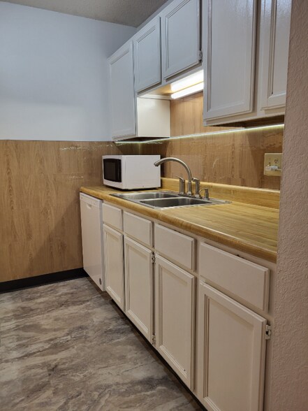 Building Photo - 2204 Valleyhigh Dr NW