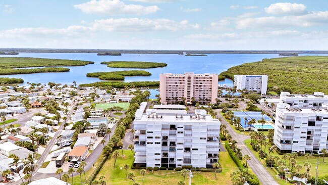 Building Photo - 5151 N Hwy A1A