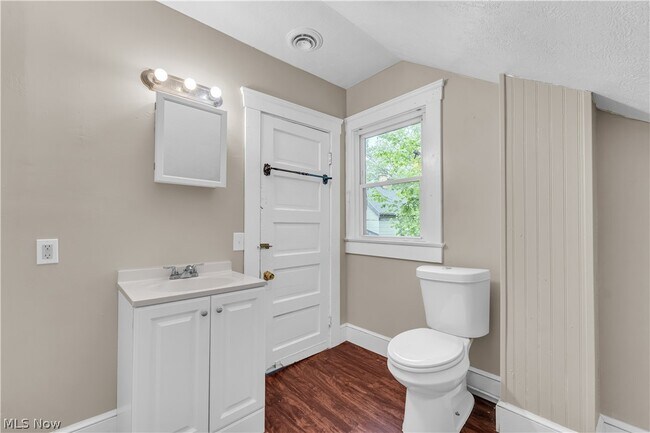 Building Photo - 2050 W 83rd St