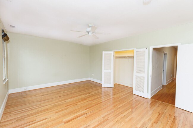 Building Photo - Large Sunny Dupont Two-Bed Condo Rental with Parking!