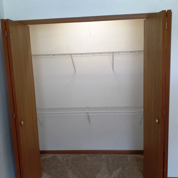 Building Photo - 156 Castlewood Ct