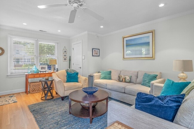 Building Photo - North End