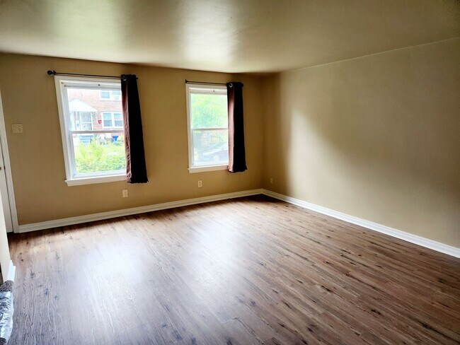 Building Photo - Recently Renovated 3 Bedroom in Harrisburg!