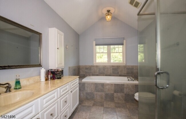 Building Photo - 4 Rumson Rd