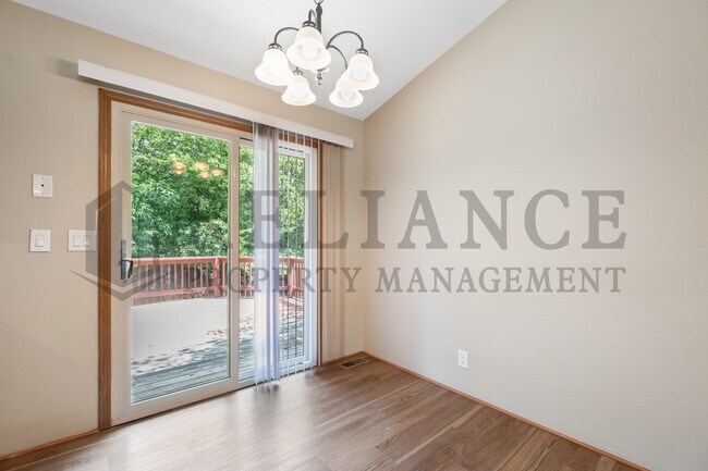 Building Photo - 2014 N Pine Grove St