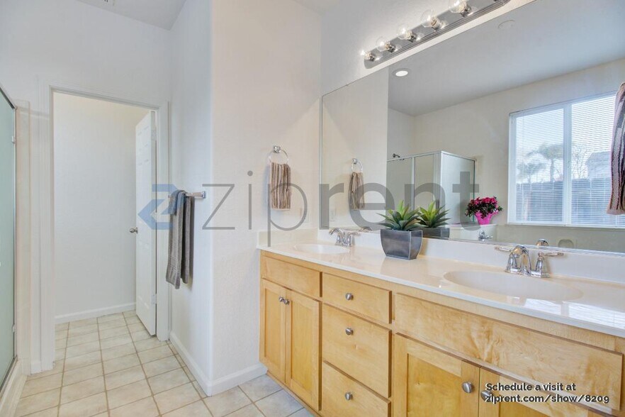 Building Photo - 808 Ann Marie Dr