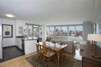 Building Photo - 1 bedroom in LONG ISLAND CITY NY 11109