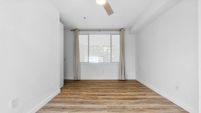 Building Photo - Beautiful 2Br/2Ba Townhome In Little Italy With Views Of The Bay! 3D Tour Link in Description Below!