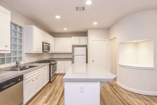 Building Photo - 3634 Main Plaza Dr