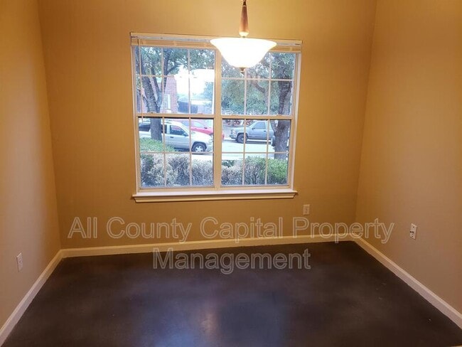 Building Photo - 133 Ashwood N