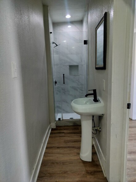 Building Photo - 1321 35th St