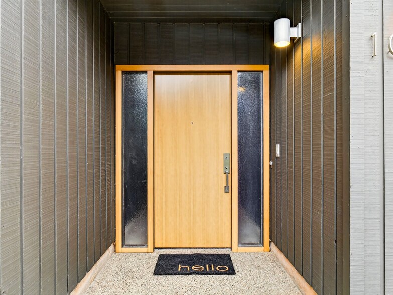 Building Photo - 10956 SE Azar Dr