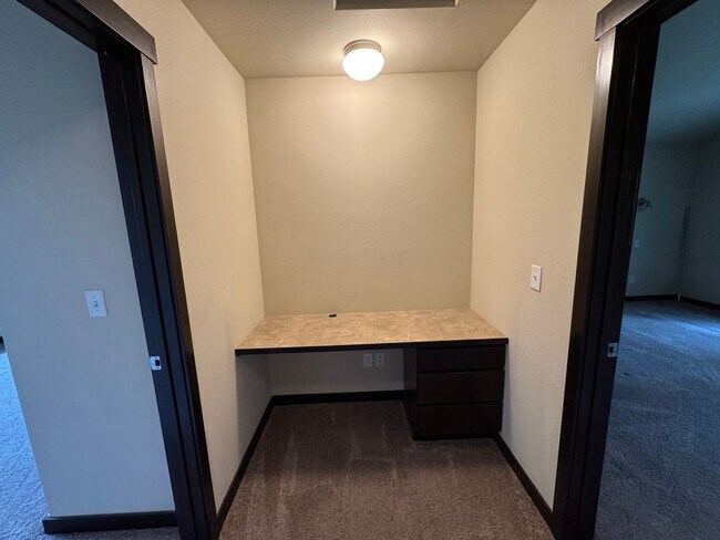 Building Photo - Gorgeous Mount Vernon Home 3 bedroom 2.5 Bathroom