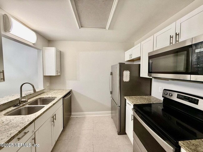 Building Photo - 3801 Crown Point Rd