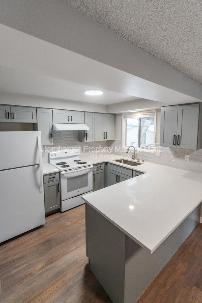 Building Photo - 10119 E Empire Ave