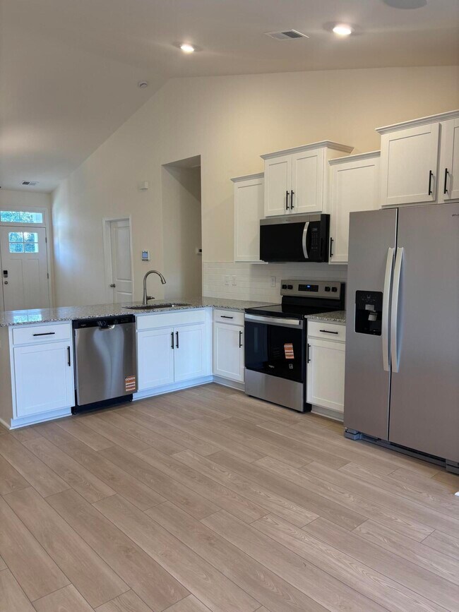 Building Photo - 370 Acorn St