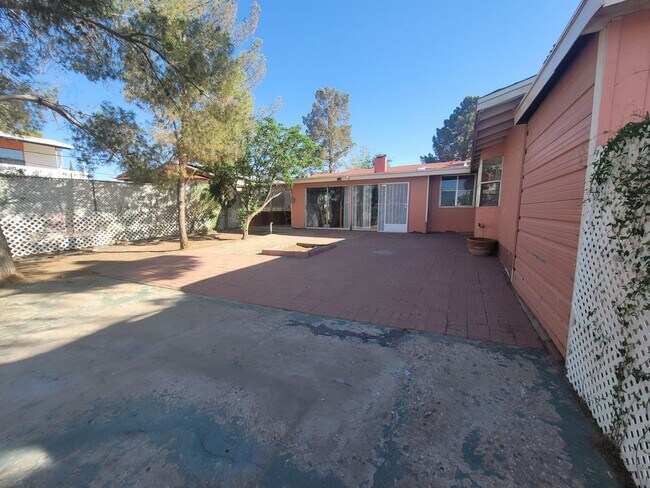 Building Photo - Ready to View!!