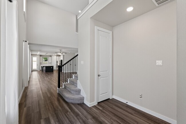Building Photo - 706 Santa Elena Trail