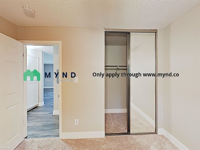 Building Photo - 2 br, 1 bath Apartment - 1025 35th Ave Apt 13