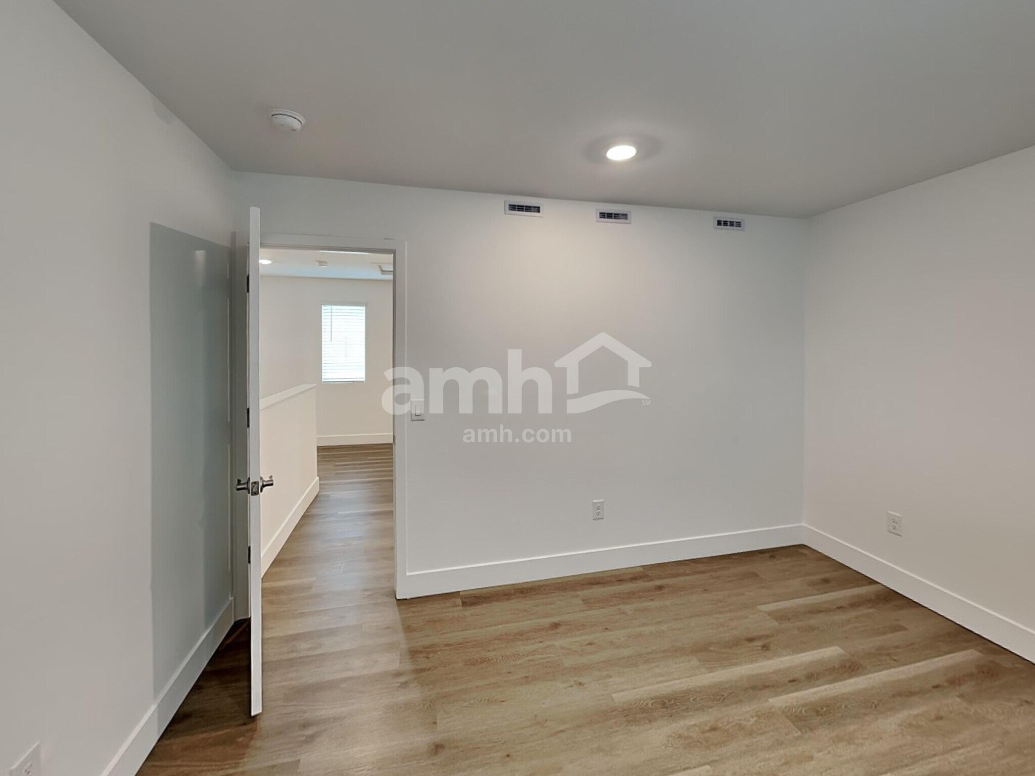 Building Photo - 9647 Harkes Dr