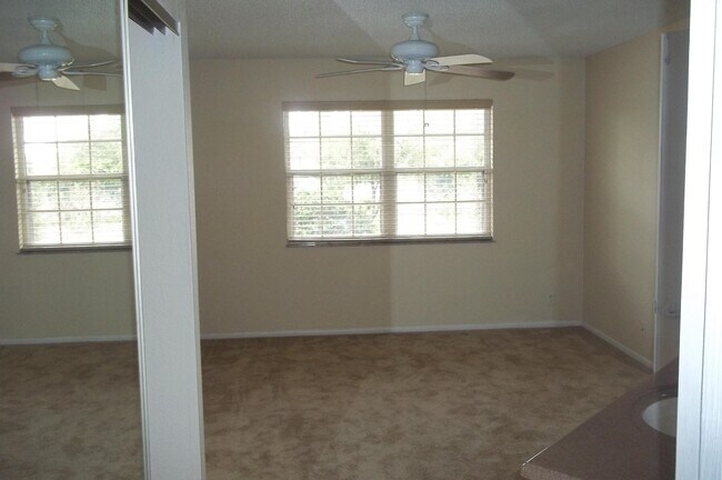 Building Photo - 1504 SE Royal Green Cir