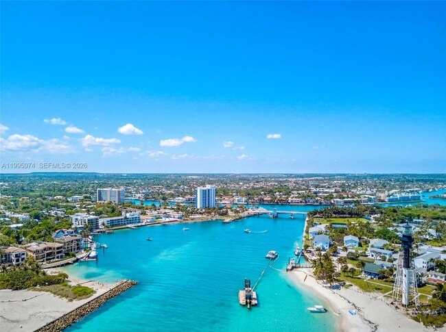 Building Photo - 2508 Bay Dr