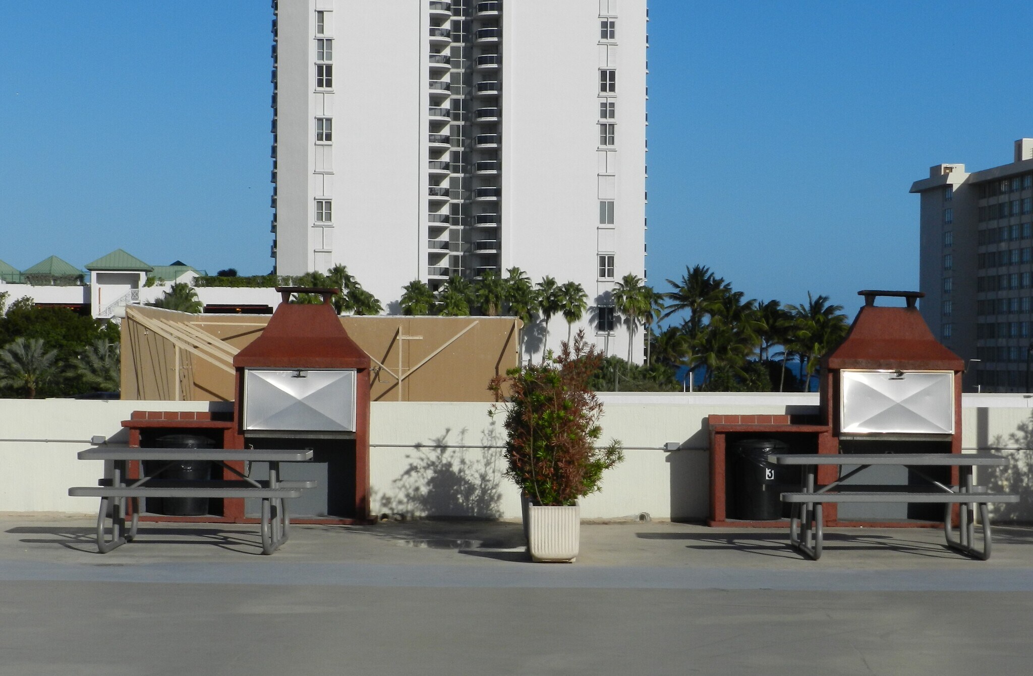 BBQ area - 17011 N Bay Rd