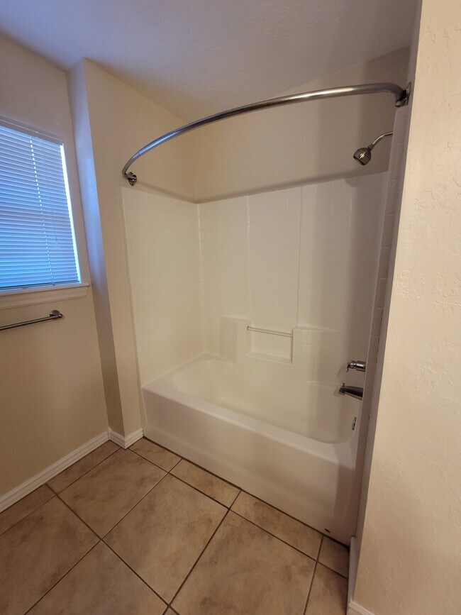 Building Photo - 1308 SW B Ave