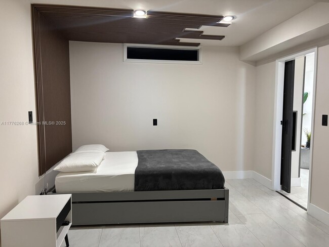 Building Photo - 2903 N Miami Beach Blvd