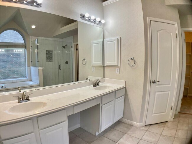 Building Photo - 4409 S Summercrest Loop