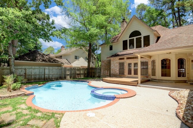 Building Photo - 127 Rush Haven Dr