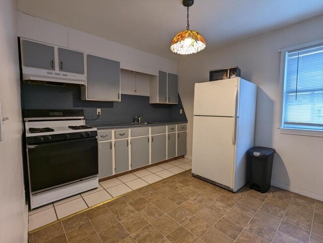 Building Photo - 5409 1/2 Carnegie St 15201