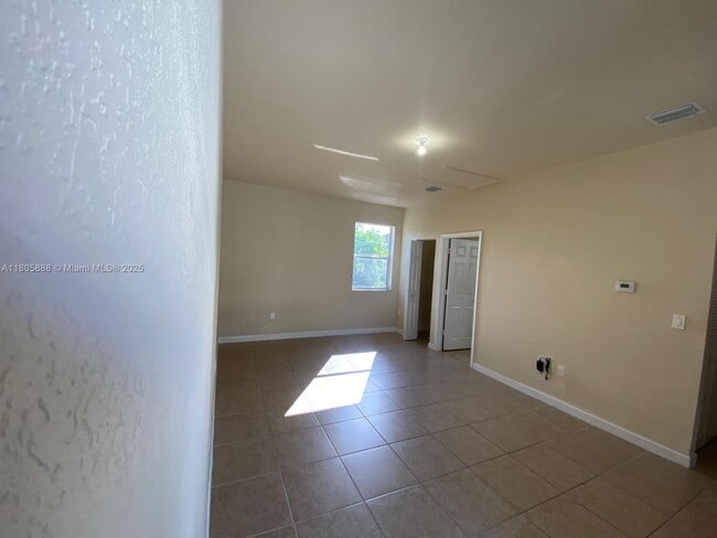 Building Photo - 9253 SW 169th Ave