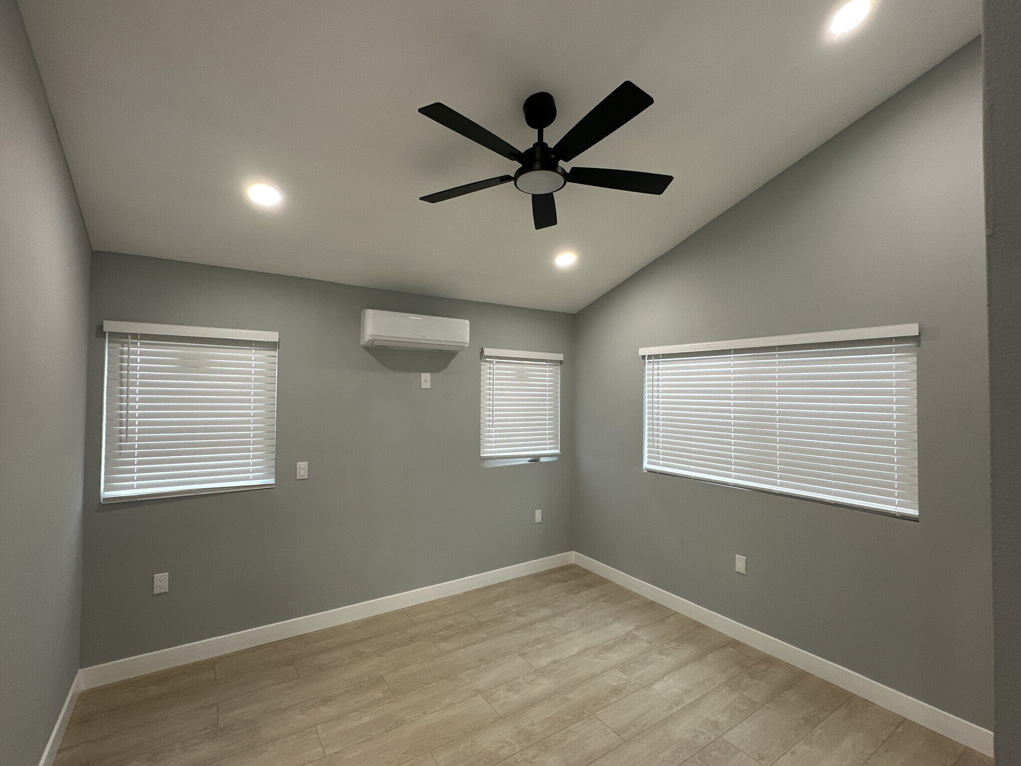 Building Photo - 1351 Baldwin St