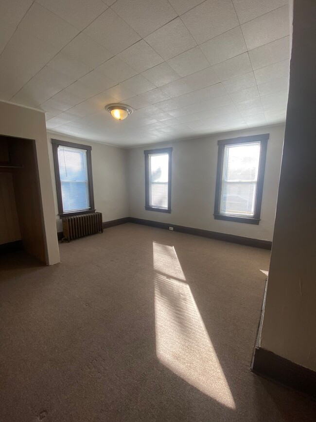 Building Photo - Renovated home in Braddock 2 bedroom Secti...