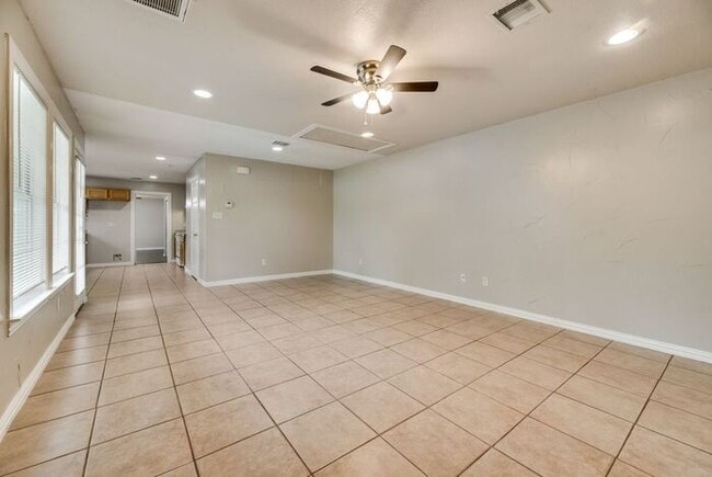 Building Photo - East Dallas Duplex