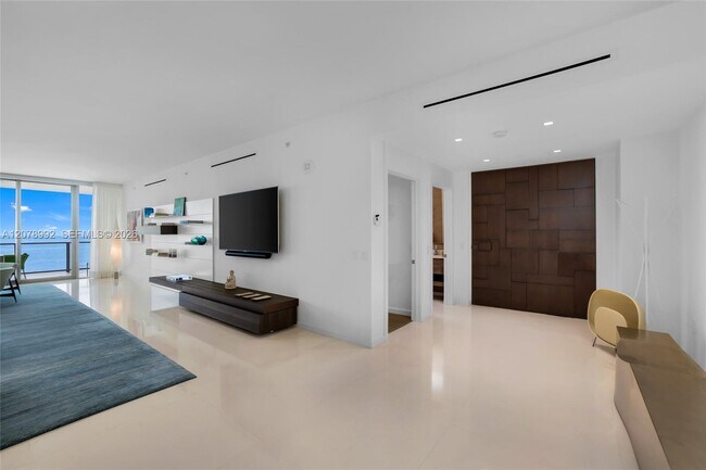 Building Photo - 360 Ocean Dr