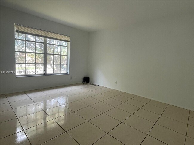 Building Photo - 4951 Wedgewood Way