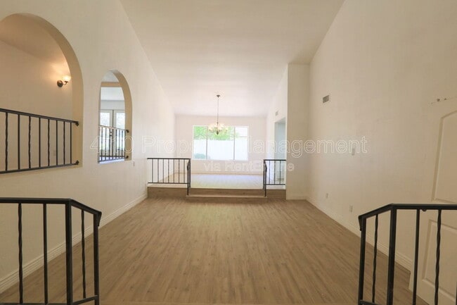 Building Photo - 951 E Leeward Ln