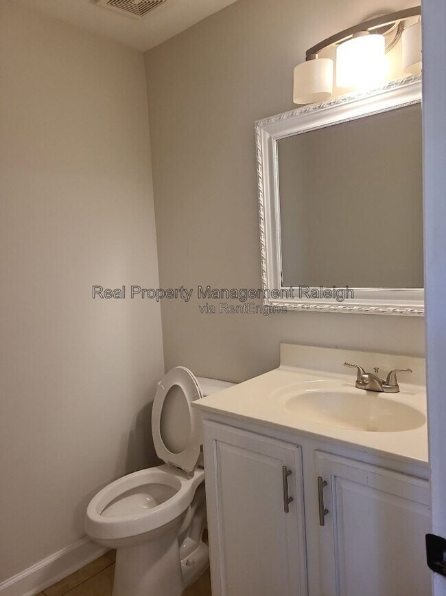 Building Photo - 1004 Sandlin Pl