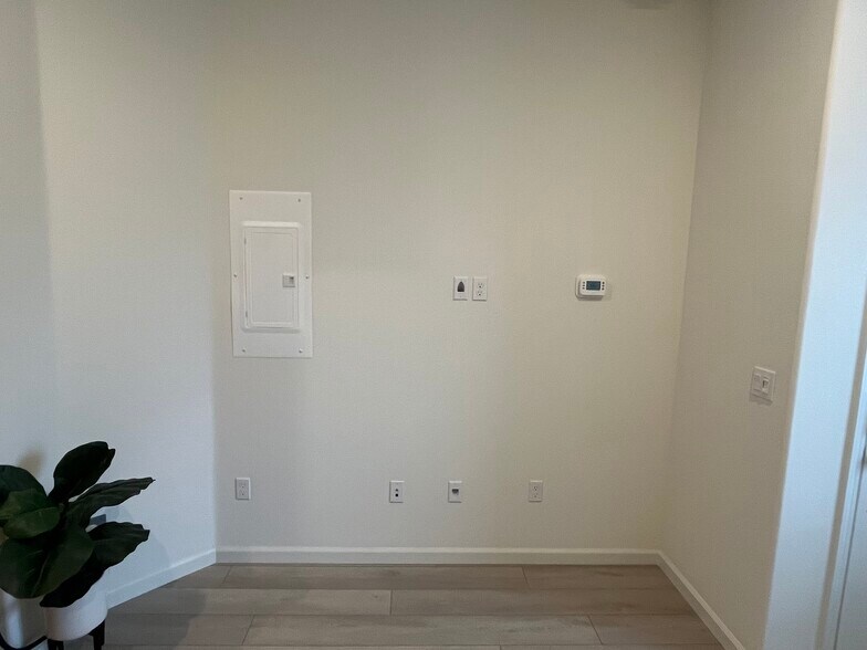 Building Photo - 3828 Norbridge Ave