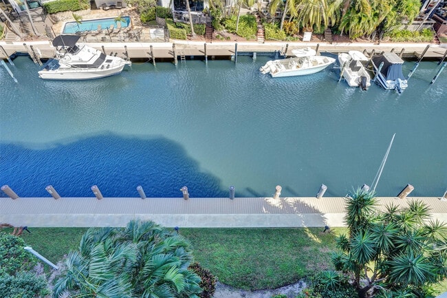 Building Photo - 3051 NE 48th St